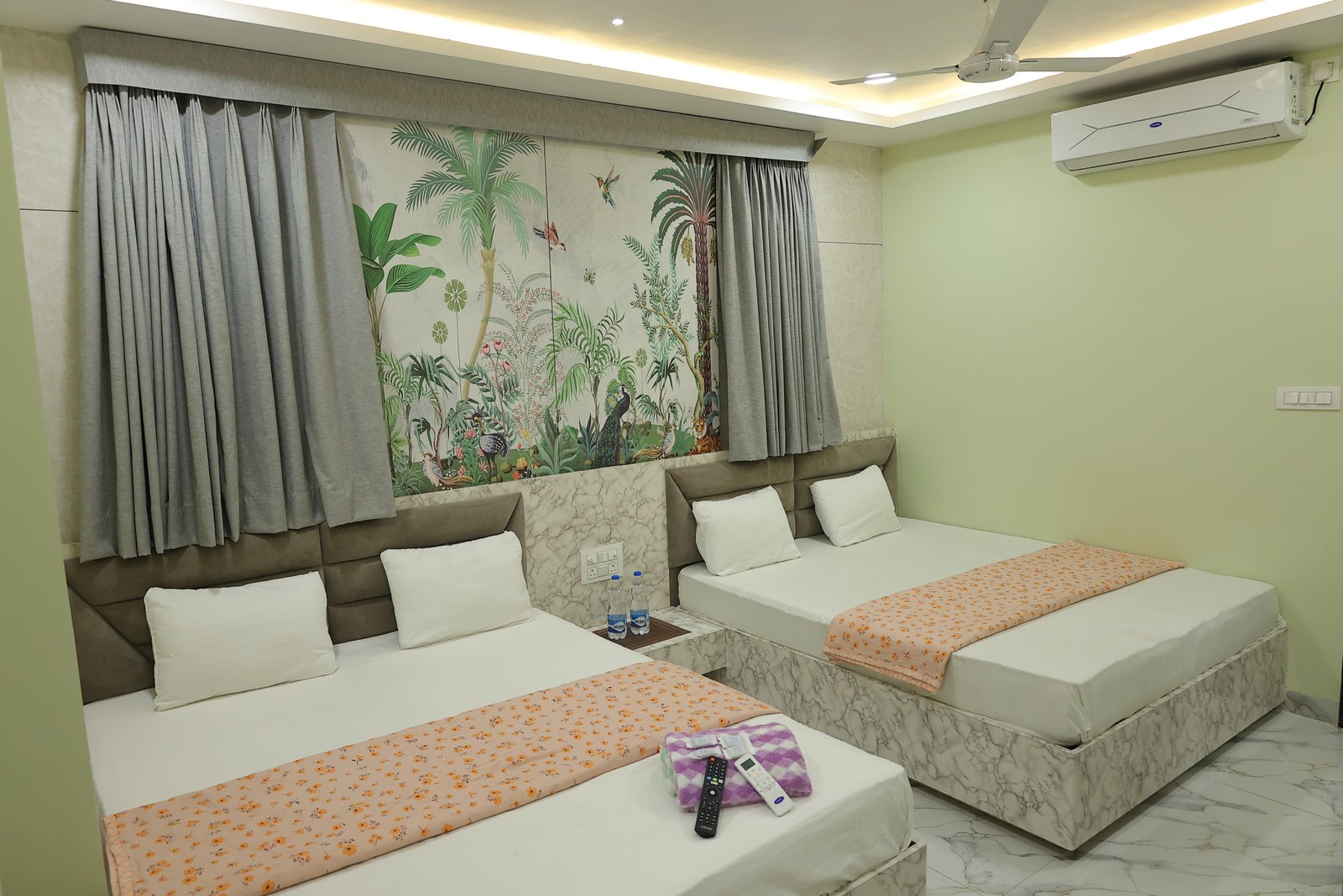 Four Bed Family Room at Hotel Narmada Shree, Omkareshwar
